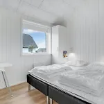 Amazing In Harboore With 4 Bedrooms, Sauna & Wifi * Harboør
