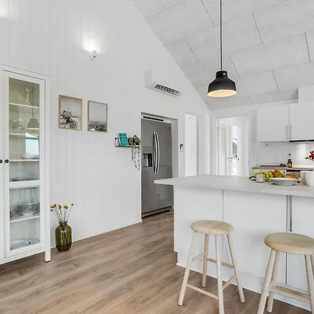Amazing In Harboore With 4 Bedrooms, Sauna & Wifi Hébergement de vacances